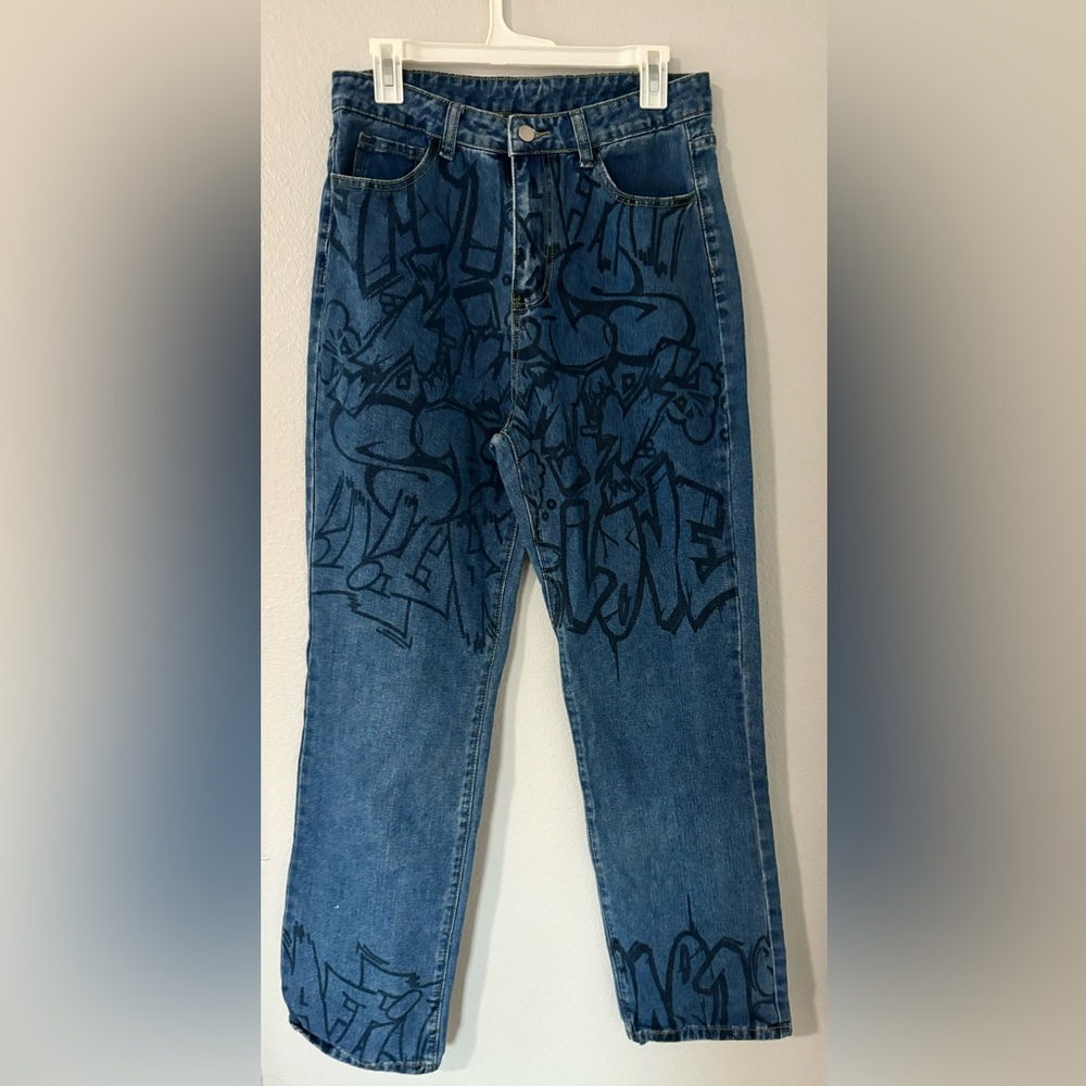 Women’s baggy, graphic jeans